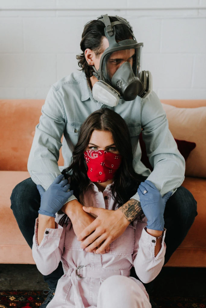 covid wedding couple with masks
